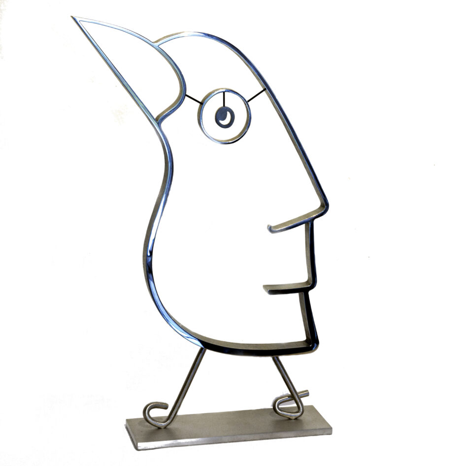 Chantal Dufour, “Double Je”, scultura in acciaio inossidabile forgiato a caldo da Philippe Le Ray, con finiture satinate e a specchio, 36x 16cm. Esempio perfetto di dialogo transdisciplinare tra segno e metallo.