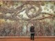 Il maestro Anselm Kiefer sistema alcuni dettagli della sua opera omaggio a Van Gogh con il suo Cielo Stellato
